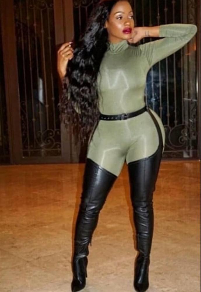 25P Insta Milfs &amp; Gilfs Wearing Boots no.10