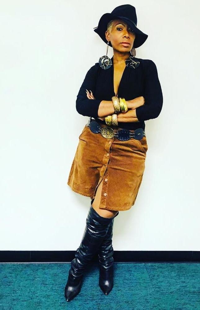 25P Insta Milfs &amp; Gilfs Wearing Boots no.10