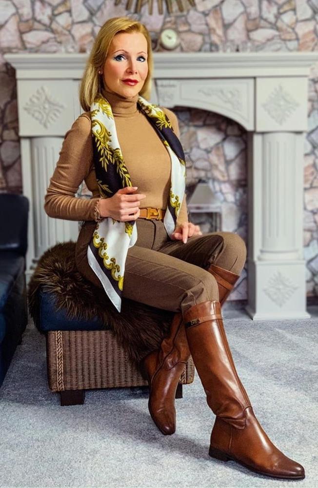 25P Insta Milfs &amp; Gilfs Wearing Boots no.10