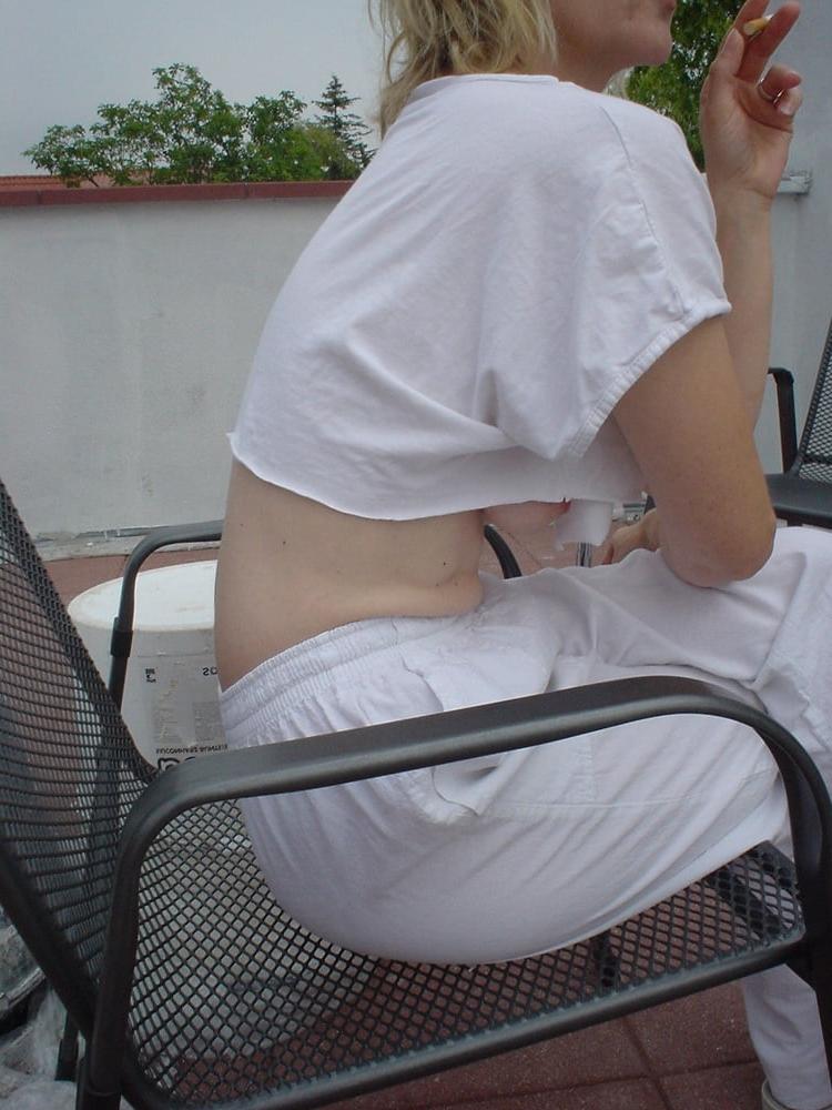25P WOW She's Smoking 093