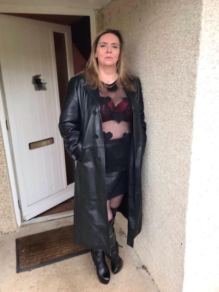 25P Milfs &amp; Gilfs wearing boots no.33