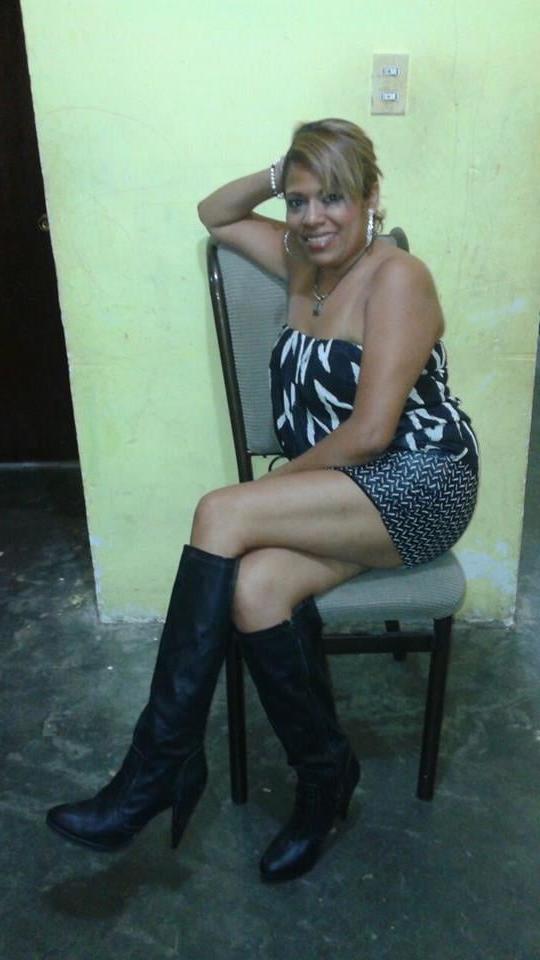 25P Milfs &amp; Gilfs wearing boots no.33