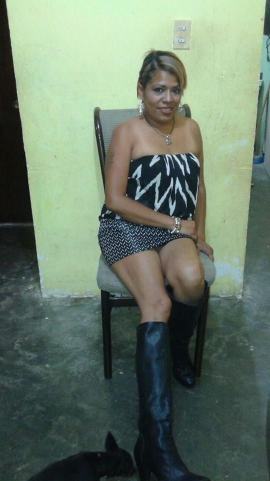 25P Milfs &amp; Gilfs wearing boots no.33