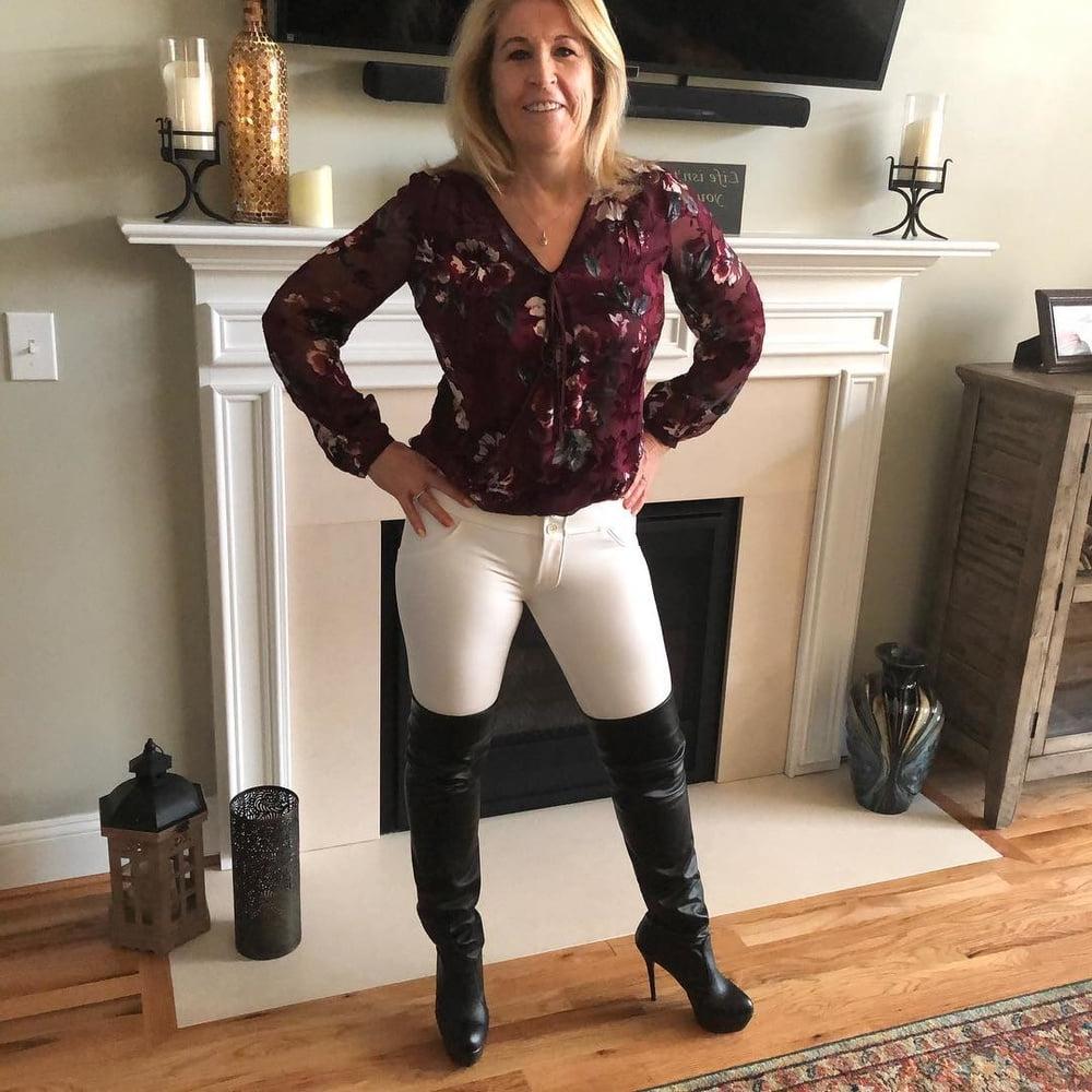 25P Milfs &amp; Gilfs wearing boots no.33