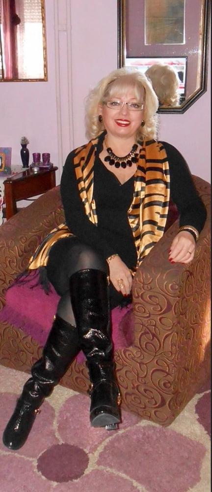 25P Milfs &amp; Gilfs wearing boots no.27