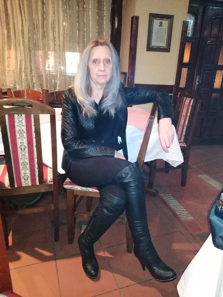 25P Milfs &amp; Gilfs wearing boots no.27
