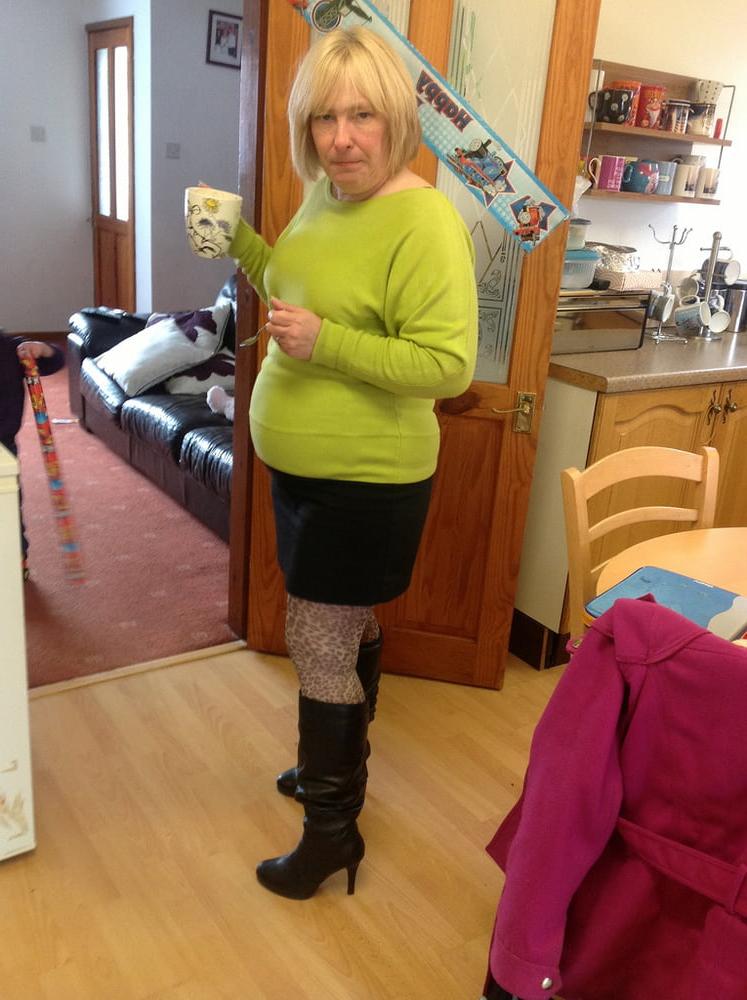 25P Milfs &amp; Gilfs wearing boots no.27