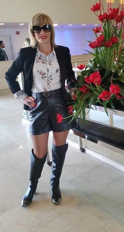 25P Milfs &amp; Gilfs wearing boots no.27