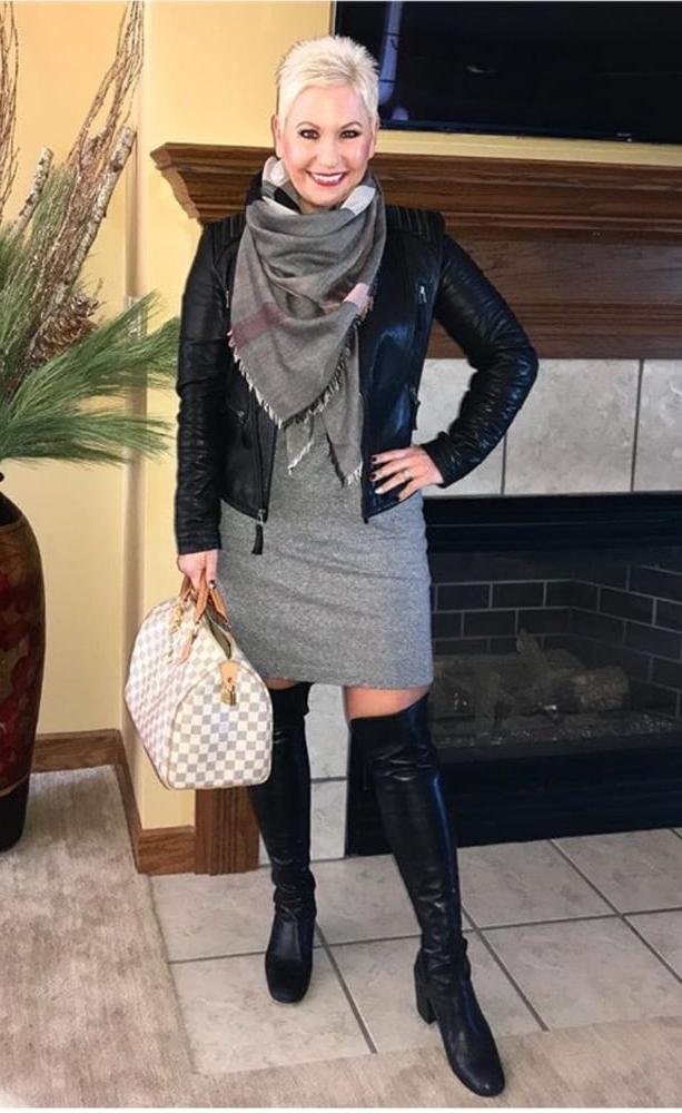 25P Milfs &amp; Gilfs wearing boots no.30