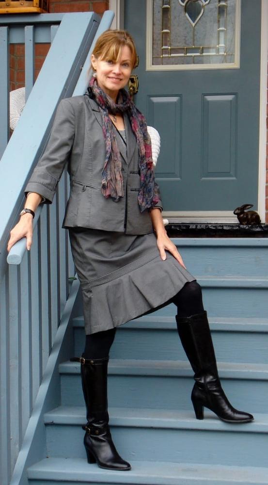 25P Milfs &amp; Gilfs wearing boots no.30