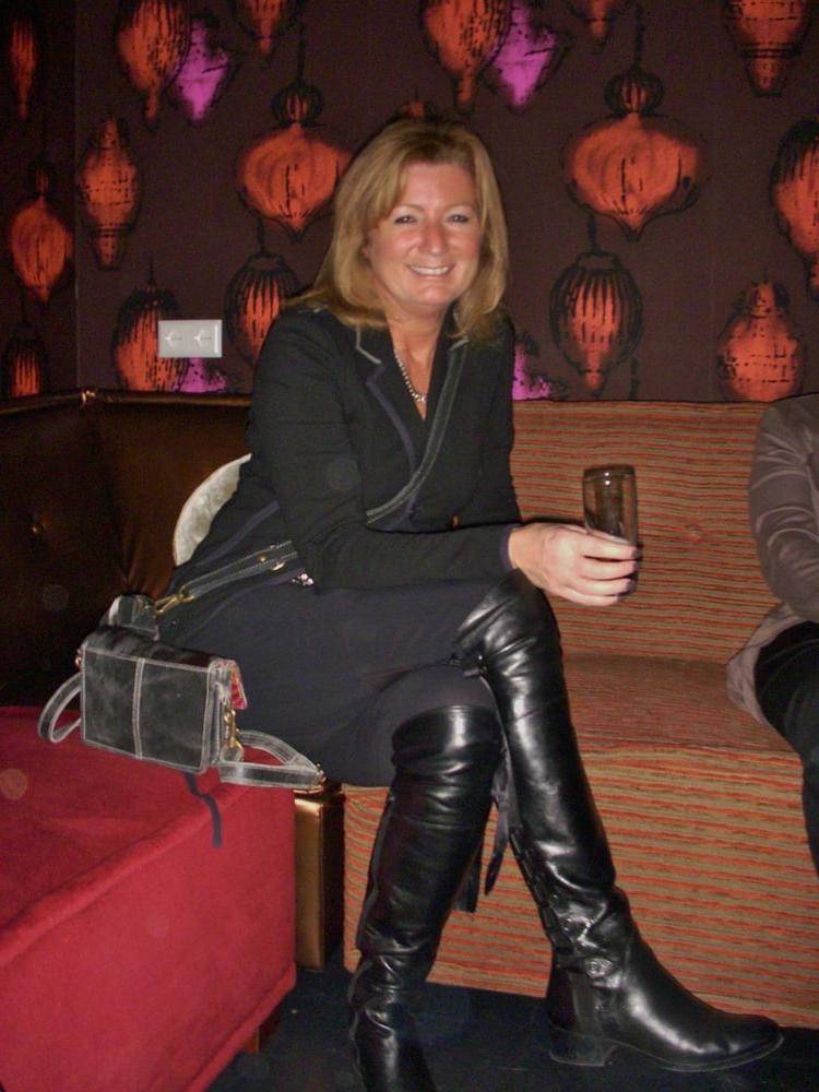 25P Milfs &amp; Gilfs wearing boots no.30