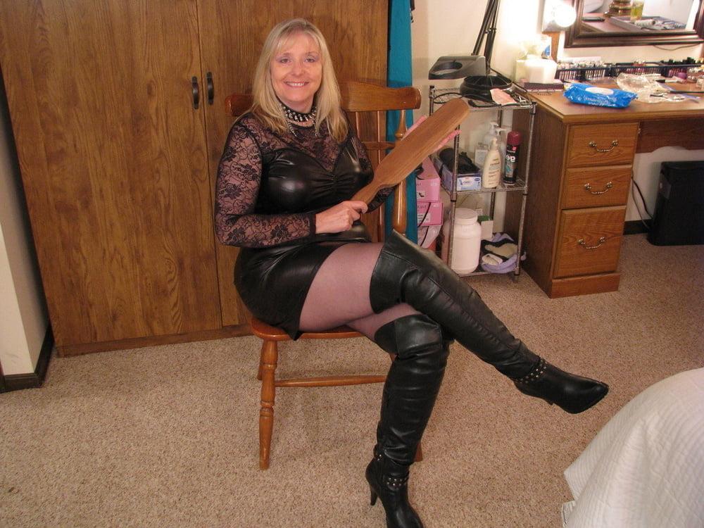 25P Milfs &amp; Gilfs wearing boots no.30