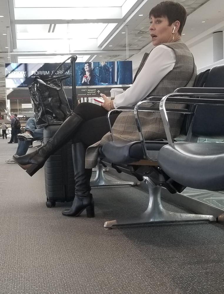 25P Milfs &amp; Gilfs wearing boots no.31