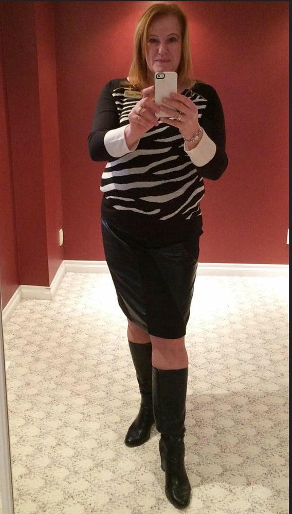 25P Milfs &amp; Gilfs wearing boots no.31