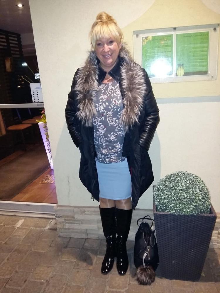 25P Milfs &amp; Gilfs wearing boots no.31