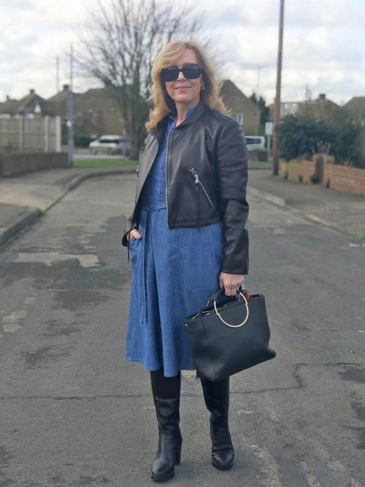 25P Milfs &amp; Gilfs wearing boots no.31