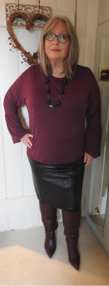 25P Milfs &amp; Gilfs wearing boots no.13