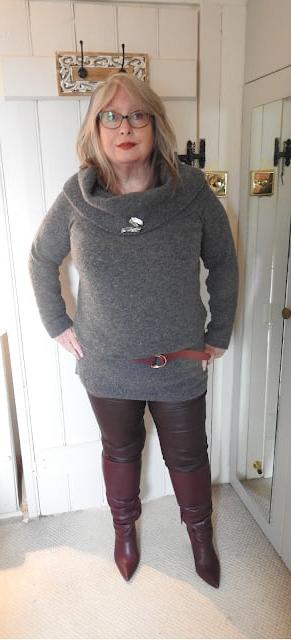 25P Milfs &amp; Gilfs wearing boots no.13