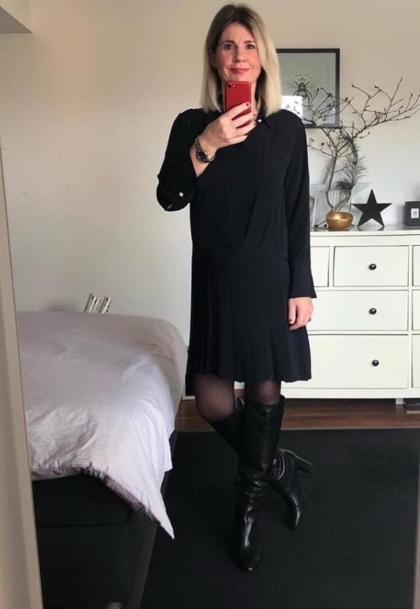 25P Milfs &amp; Gilfs wearing boots no.13