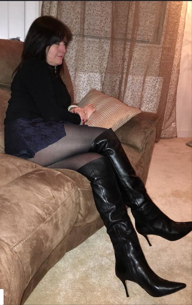 25P Milfs &amp; Gilfs wearing boots no.13