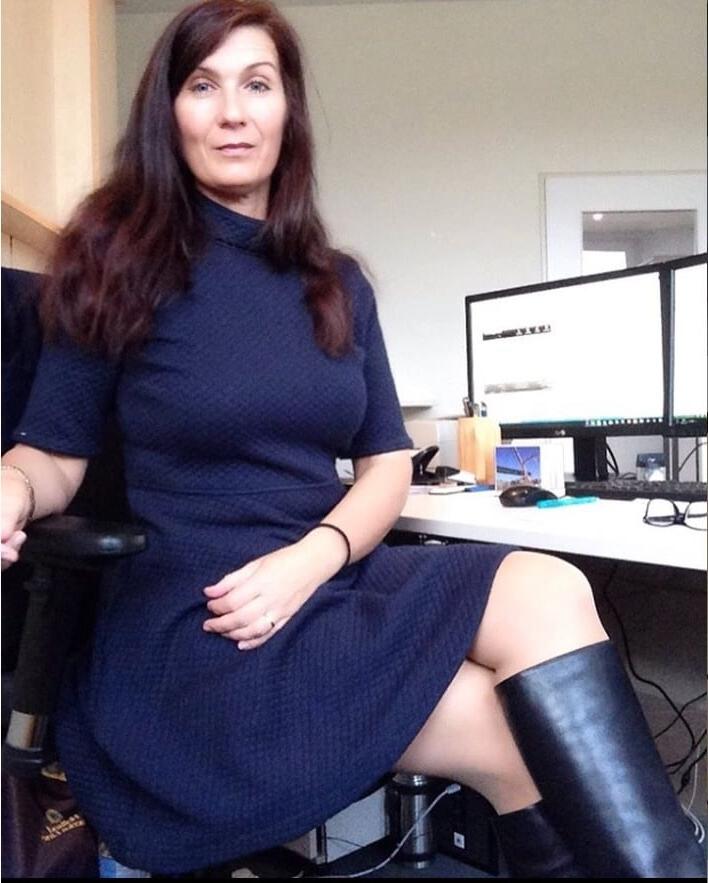25P Milfs &amp; Gilfs wearing boots no.13
