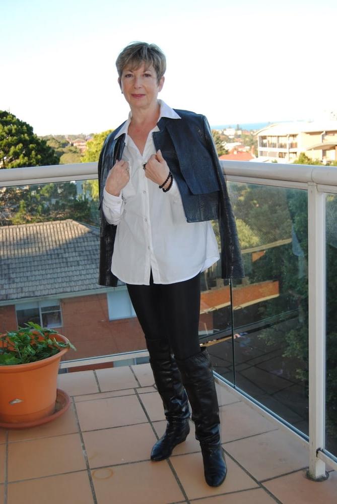 25P Milfs &amp; Gilfs wearing boots no.13