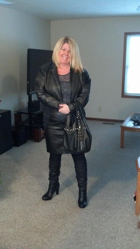 25P Milfs &amp; Gilfs wearing boots no.13