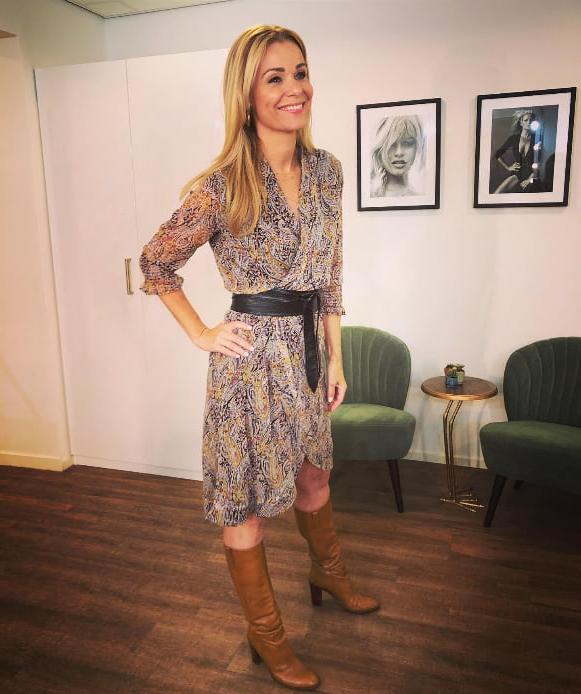 25P Milfs &amp; Gilfs wearing boots no.15