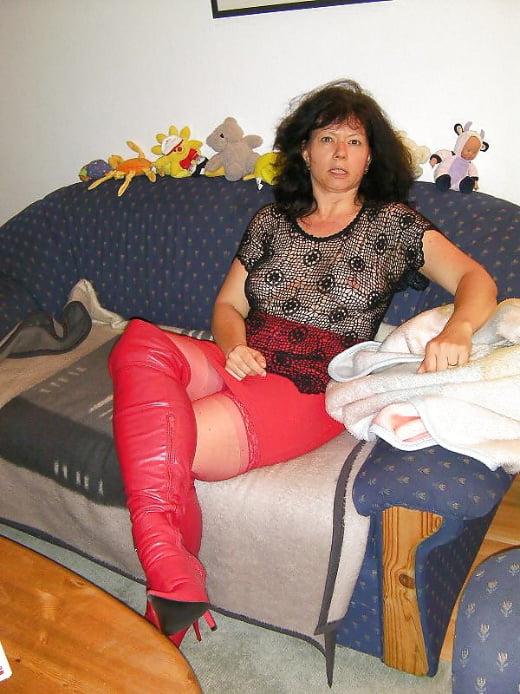 25P Milfs &amp; Gilfs wearing boots no.15