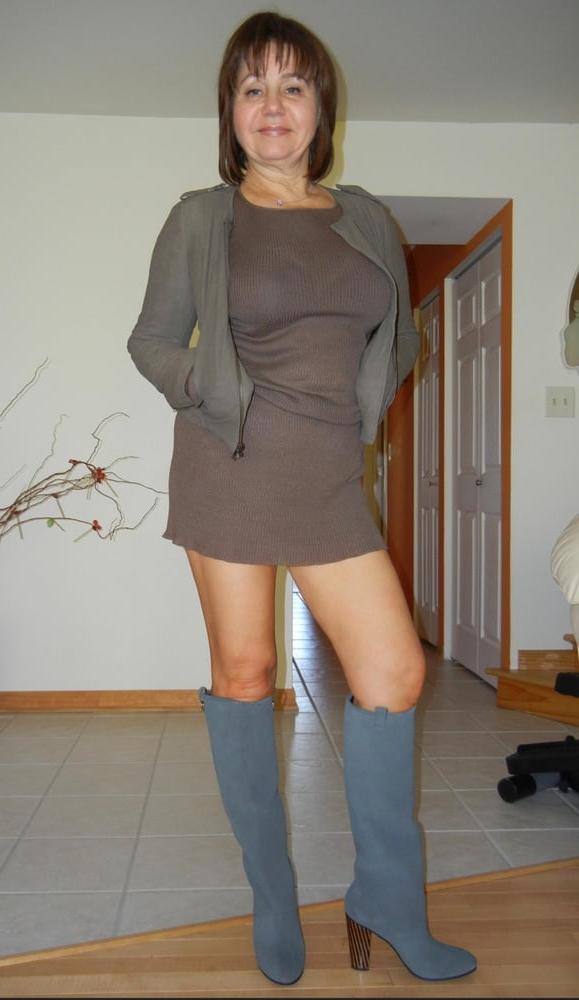 25P Milfs &amp; Gilfs wearing boots no.15