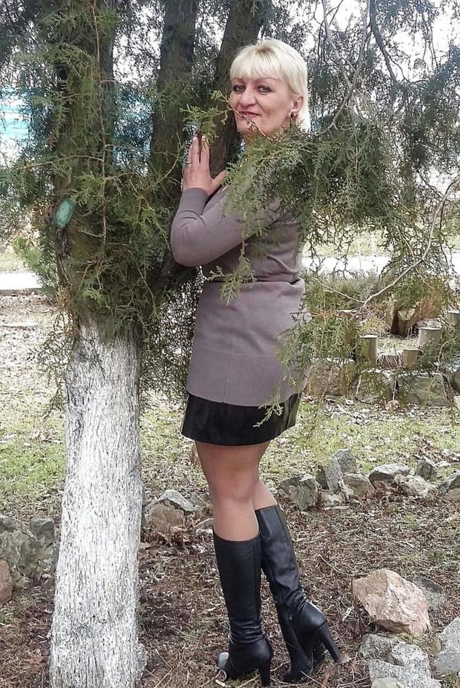 25P Milfs &amp; Gilfs wearing boots no.15