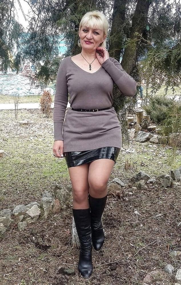 25P Milfs &amp; Gilfs wearing boots no.15