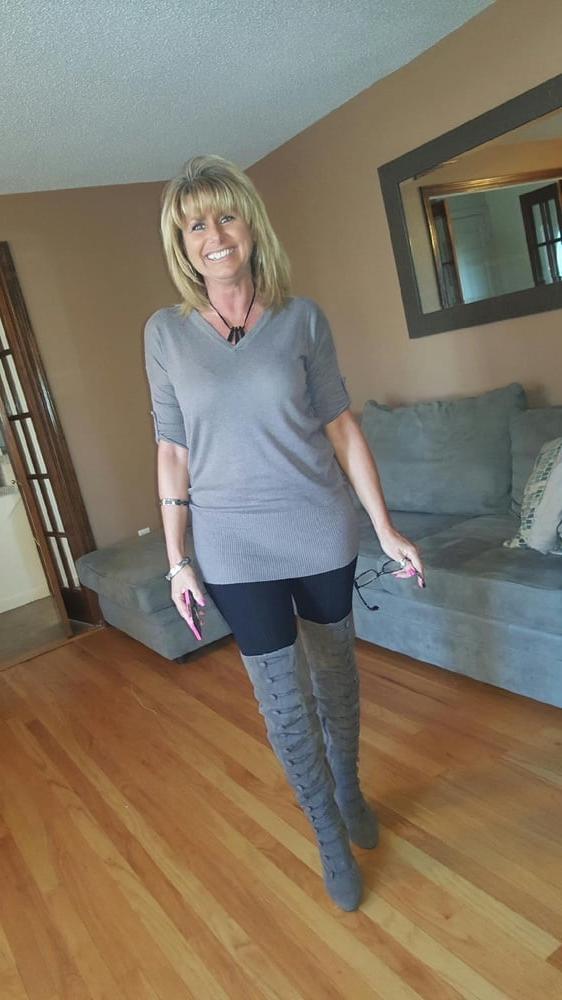 25P Milfs &amp; Gilfs wearing boots no.15