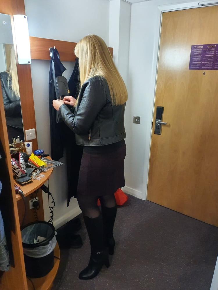 25P Milfs &amp; Gilfs wearing boots no.43