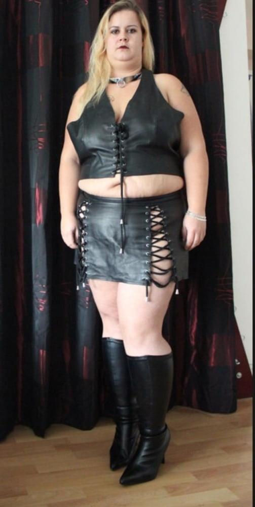 25P Milfs &amp; Gilfs wearing boots no.42