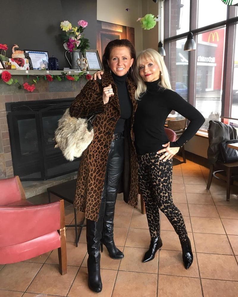 25P Milfs &amp; Gilfs wearing boots no.42