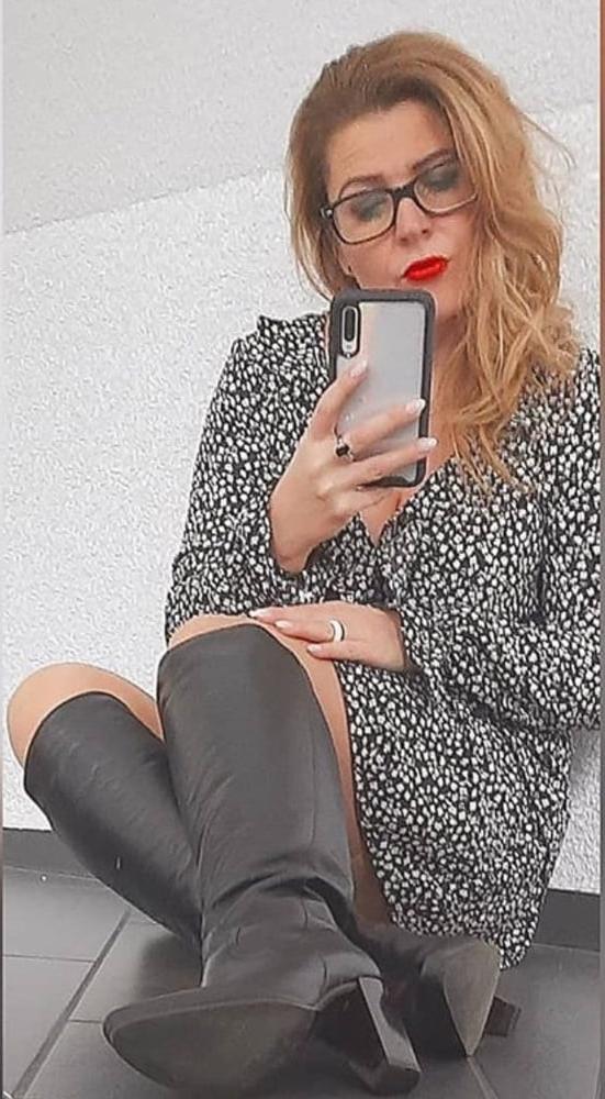 25P Milfs &amp; Gilfs wearing boots no.42