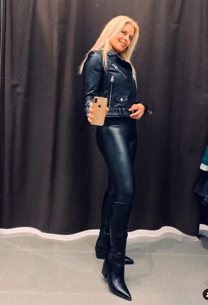 25P Milfs &amp; Gilfs wearing boots no.42