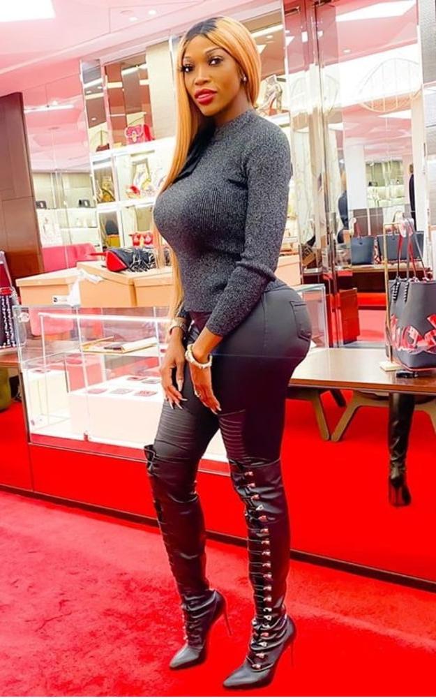 25P Milfs &amp; Gilfs wearing boots no.42