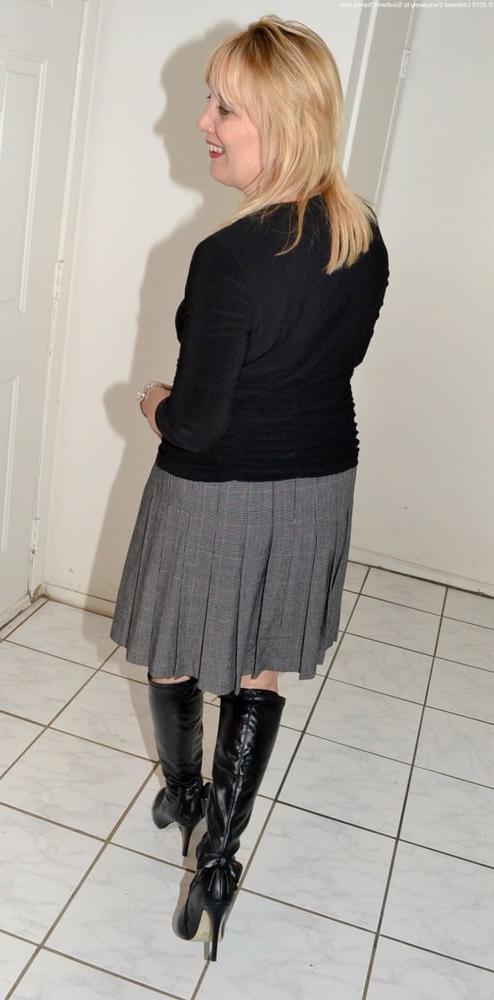 25P Milfs &amp; Gilfs wearing boots no.12