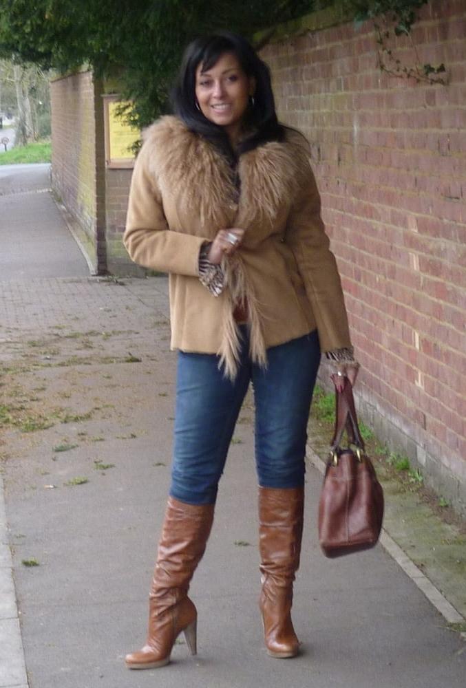 25P Milfs &amp; Gilfs wearing boots no.12