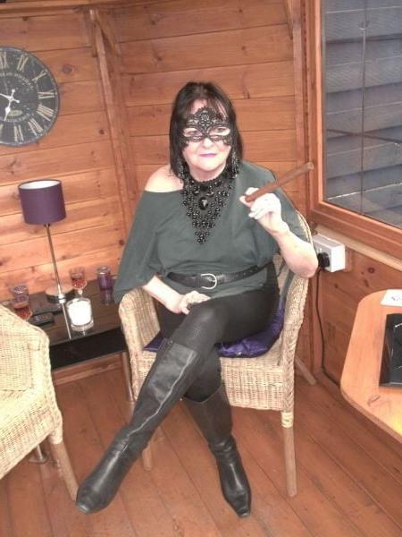 25P Milfs &amp; Gilfs wearing boots no.37