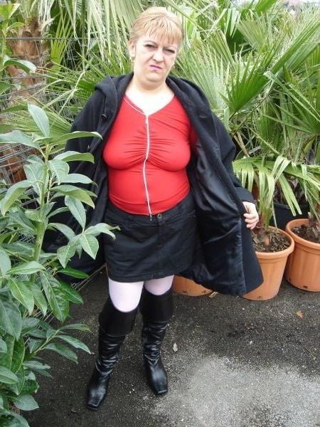 25P Milfs &amp; Gilfs wearing boots no.37
