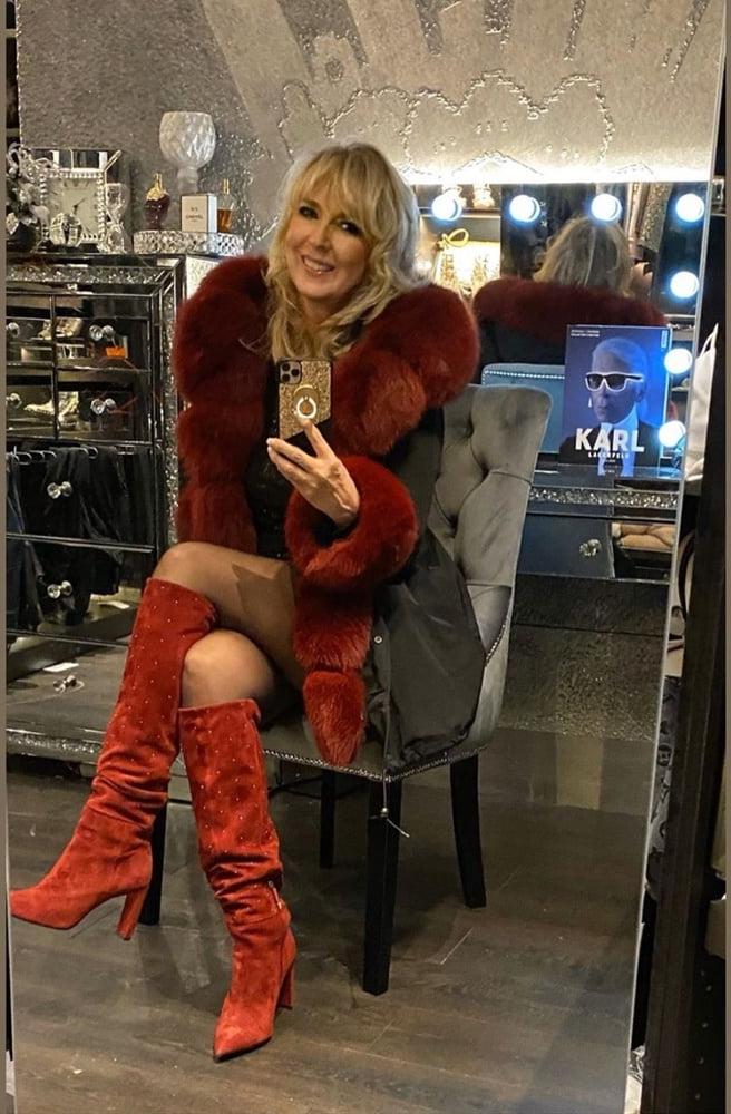 25P Milfs &amp; Gilfs wearing Boots no.34
