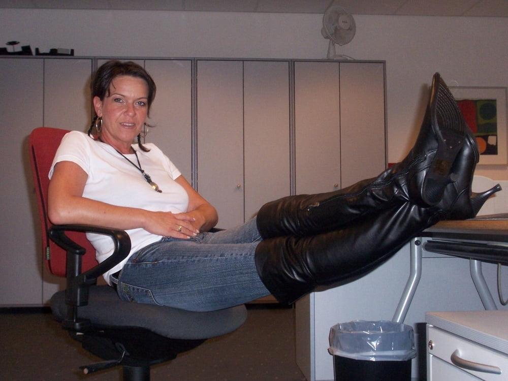 25P Milfs &amp; Gilfs wearing Boots no.34