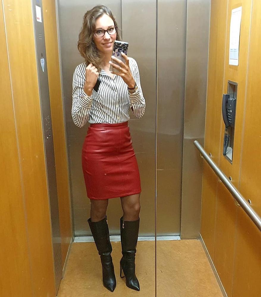 25P Milfs &amp; Gilfs wearing Boots no.34