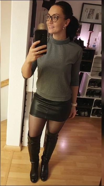 25P Milfs &amp; Gilfs wearing Boots no.34