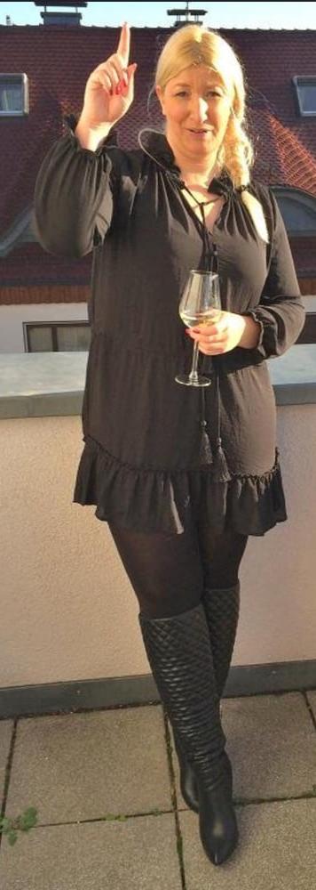 25P Milfs &amp; Gilfs wearing boots no.24