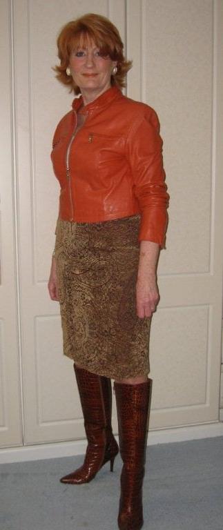 25P Milfs &amp; Gilfs wearing boots no.24