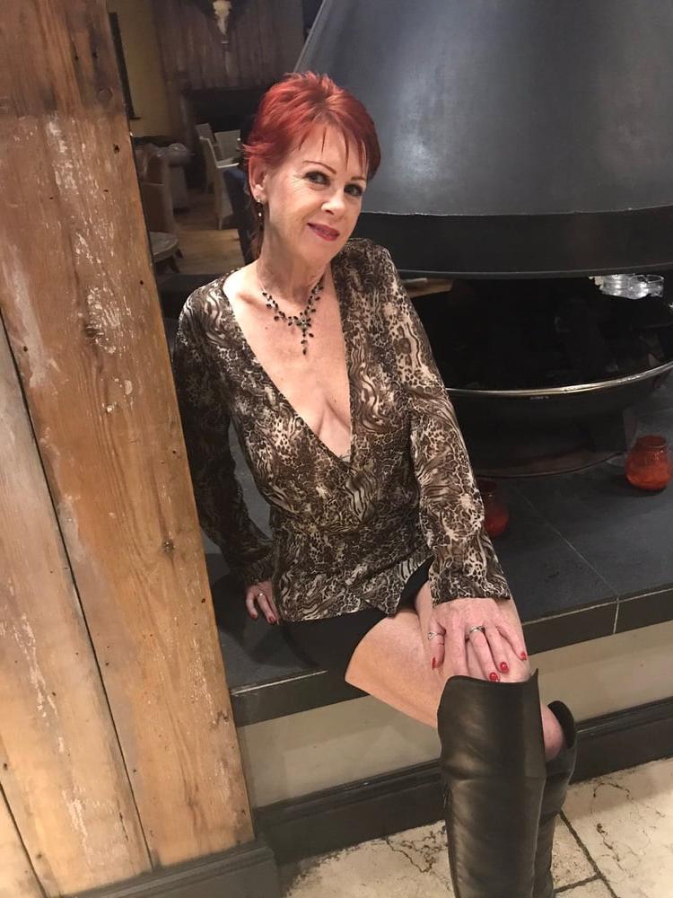 25P Milfs &amp; Gilfs wearing boots no.24